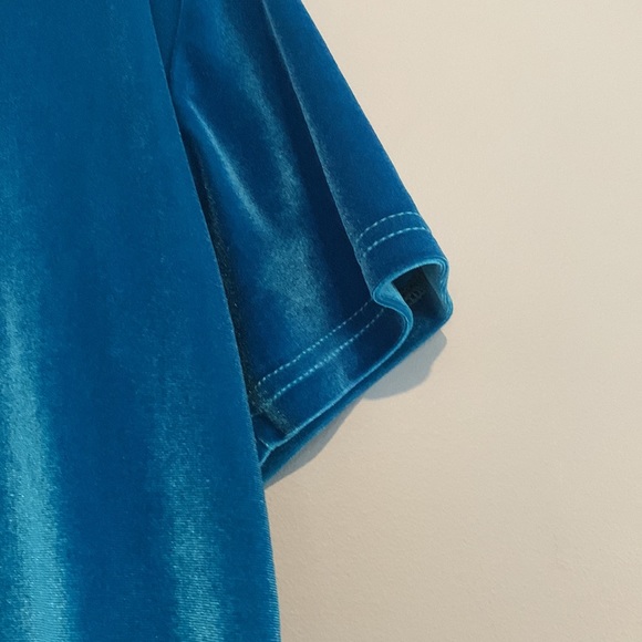 Mens/Boys Turquoise Blue Velvet Top Like New WYCBK Size Small - Picture 4 of 5